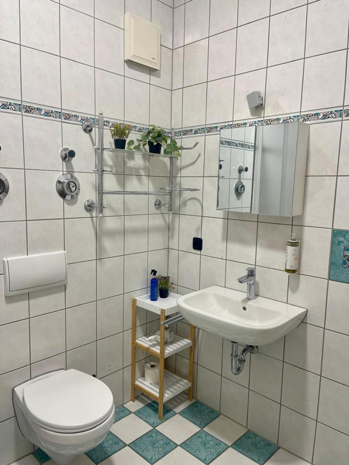 Raha Apartments - Modernes Studio-Apartment - Hbf - Gratis Parkplatz Эрфурт Экстерьер фото