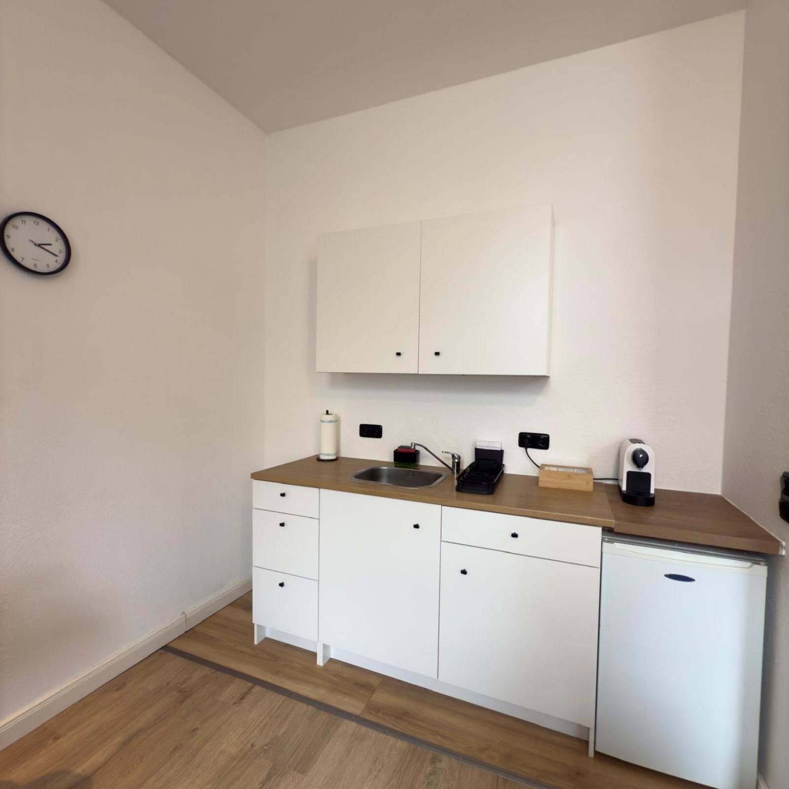 Raha Apartments - Modernes Studio-Apartment - Hbf - Gratis Parkplatz Эрфурт Экстерьер фото