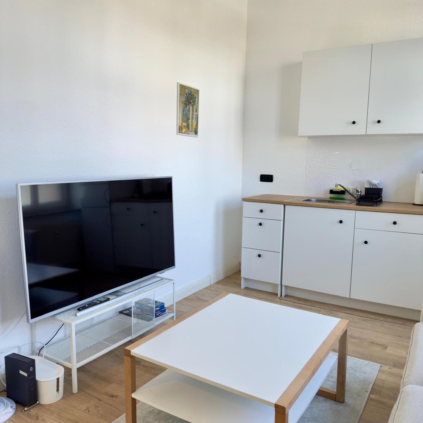 Raha Apartments - Modernes Studio-Apartment - Hbf - Gratis Parkplatz Эрфурт Экстерьер фото
