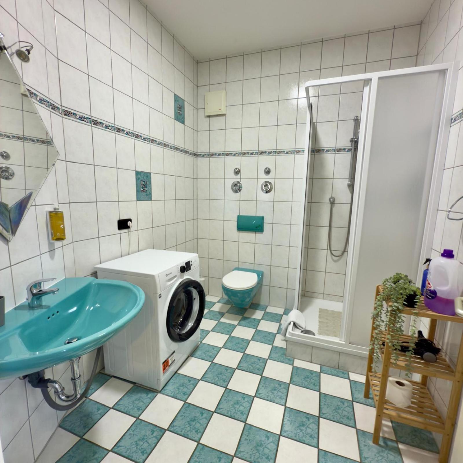 Raha Apartments - Modernes Studio-Apartment - Hbf - Gratis Parkplatz Эрфурт Экстерьер фото
